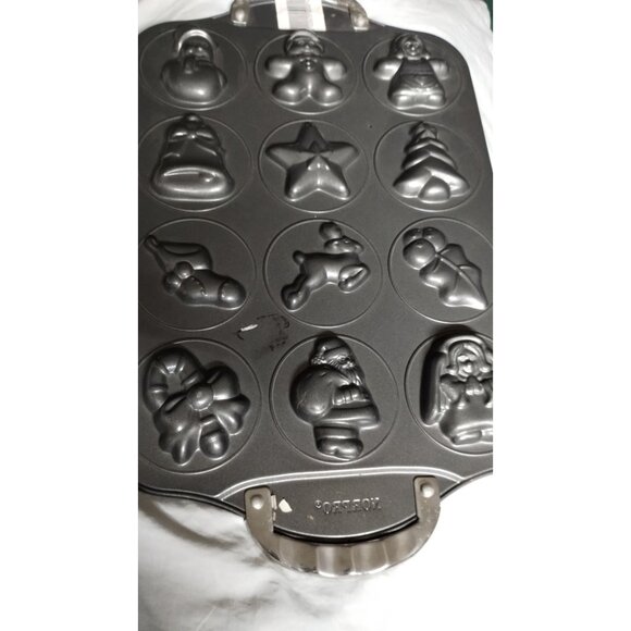 Nopro Non-Stick Holiday Bakeware Pan With 12 Christmas Shapes Mold - Picture 5 of 8